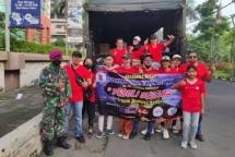 Prajurit Yonif 1 Marinir Bersama PB Trisula Bulutangkis Surabaya Laksanakan Baksos di Lumajang