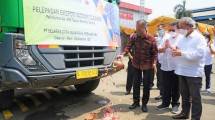 Menperin Agus Gumiwang Kartasasmita saat melepas Peti Kemas Ekspor Penyedot Debu (Vacuum Cleaner) Ke-600 PT. Selaras Donlim Indonesia (SDI) di Bogor