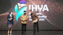 Wakil Presiden RI KH Maruf Amin bersama Menteri Perindustrian Agus Gumiwang Kartasasmita saat gelaran Indonesia Halal Industry Award (IHYA) 2021