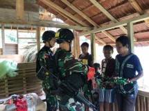 Satgas Yonif 126 KC Kembali Berbagi Kasih Kepada Warga Perbatasan