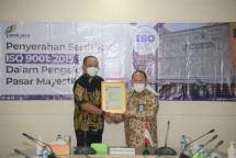 PT Sucofindo Memberikan Sertifikat ISO 9001: 2015 kepada Perumda Pasar Jaya 