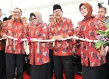 Menteri Koperasi dan UKM AAGN Puspayoga dalam sebuah kegiatan Harkopnasdi Tulungagung (Foto Fadli)