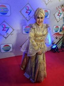 Ratu Dangdut Elvy Sukaisih