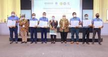 Menaker Ida Fauziyah Hadiri Penandatangan Perjanjian Kerja Bersama (PKB) PT Bridgestone Tire Indonesia