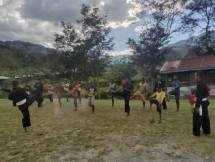 Satgas Kodim Yalimo Yonif RK 751 VJS Latihkan Dasar-Dasar Beladiri Pencak Silat 
