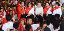 Presiden Jokowi saat menghadiri Puncak Peringatan Hari Anak Nasional Tahun 2017 di Lapangan Gedung Daerah Pauh Janggi Gubernuran, Pekanbaru, Riau, Minggu (23/7). (Foto: Humas/Oji)