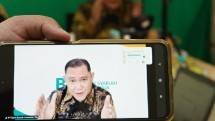 Wakil Direktur Utama 2 PT Bank Syariah Indonesia Tbk (BSI) Abdullah Firman Wibowo saat pemaparan materi Tantangan dan Peluang Bank Syariah dalam acara Seminar Nasional &ldquo;Peluang dan Tantangan Ekonomi Syariah Pasca Pandemi Pada Tahun 2022&rdquo; yang diselenggarakan BSI bersama Universitas Muhammadiyah Tangerang dan IAEI (Ikatan Ahli Ekonomi Islam). 