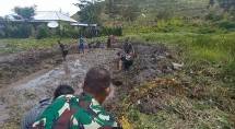 Satgas Kodim Yalimo Yonif RK 751VJS Sulap Lahan Kosong Menjadi Kolam Ikan 