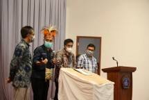 Stafsus Presiden Billy Mambrasar saat menghadiri peresmian Pusat Inkubasi Bisnis dan Teknologi (IBT) Polinef, Papua Barat, Kamis (20/01/2022). (Foto: Tim Stafsus Presiden Billy Mambrasar) 