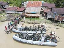 Prajurit Korps Marinir Jangkau Suku Pedalaman Kabupaten Asmat Papua