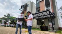 Managing Director Synthesis Development Mandrowo Sapto bersama General Manager Sales & Marketing Synthesis Huis Imron Rosyadi saat memperkanalkan Mattlig