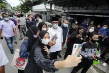 Gubernur Jawa Barat Ridwan Kamil mengungkapkan tak menutup kemungkinan Jabar akan mengembangkan Kampung Inggris seperti di Kediri, Jawa Timur.