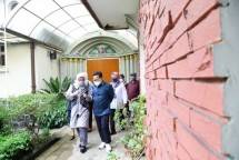 Wakil Ketua DPR RI Koordinator Bidang Kesejahteraan Rakyat (Korkesra) Abdul Muhaimin Iskandar menyambangi para penyintas dan korban kekerasan dan pelecehan seksual di Yayasan Gembala Baik Jakarta, Rabu (26/1/2022). Foto: Runi/Man