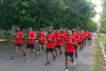 Prajurit Marinir Petarung Gurita Cakti Laksanakan Lari Ketahanan 