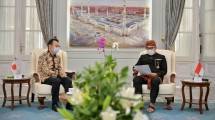 Duta Besar Jepang untuk Indonesia Kenji Kanasugi saat menemui Gubernur Jawa Barat Ridwan Kamil