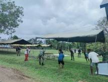 Satgas Pamtas Yonif 126n KC Bantu Persiapan Acara Pentabisan di Gereja