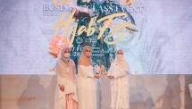 (Dari ki-ka) Moslem Designer Ghaida Tsurraya, Founder Indonesia Hijabfest Sheena Krisnawati, dan Senior Vice President Funding and Hajj Group BSI Vita Andrianty dalam acara Gathering Business Class Event Hijab fest 