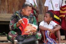 Prajurit Korps Marinir Peduli Sektor Pendidikan