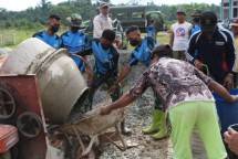 Prajurit Resimen Artileri 3 Marinir Bangun Mushola