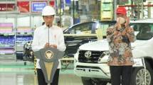 Menperin Agus Gumiwang Kartasasmita saat menemani Presiden Jokowi melepas ekspor perdana Toyota ke Australia
