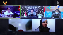 Menko Marves Luhut Binsar Pandjaitan, Menko Ekon Airlangga Hartarto, dan Menkes Budi Gunadi Sadikin memberikan keterangan pers usai Ratas Evaluasi PPKM, secara virtual, Senin (21/02/2022). (Sumber: Tangkapan Layar) 
