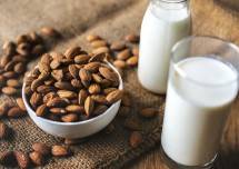 Mudah Basi, Begini Cara yang Benar Menyimpan Susu Almond 