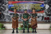 Danrem 174/ATW Merauke Brigjen TNI Reza Pahlevi Sematkan Tanda Jabatan Kepada Kasrem dan Kasiren yang Baru