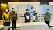 Dari Ki - Ka: Rektor Universitas Syiah Kuala Prof Dr. Ir. Marwan, Rektor Institut Teknologi Sumatera Prof Dr. Eng. Drs. Ir. Mitra Djamal, IPU, Rektor Universitas Samudera Dr. Ir. Hamdani, MT, SVP Institutional Banking PT Bank Syariah Indonesia Tbk IIda Triana Widowati, dan Sekretaris Pokja Panitia SMM PTN wilayah barat Dr. Ir. Supriyanto, MSc, IPM saat penandatangan kerja sama pembayaran pendaftaran SMM PTN wilayah barat 