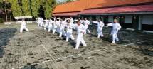 Prajurit Puslatpasrat Surabaya Tingkatkan Kemampuan Beladri Karate