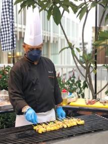 Hotel Santika BSD Teraskota Sajikan Makan Sepuasnya di Traditional Barbeque Night 