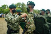 Pangkostrad Letjen Maruli Sematkan Brevet Cakra Kepada Peserta Latihan Standardisasi Prajurit Kostrad Gelombang XII TA. 2022 