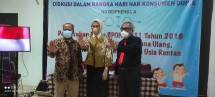 Ketua Komnas Perlindungan Anak, Arist Merdeka Sirait (Dasi merah) 