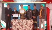 Pengurus LKN dan Pemangku adat bersama investor