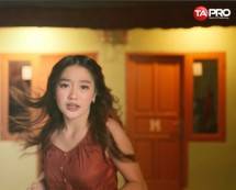 Selebritis Cantik Chandrika Chika Menjadi Model Video Klip Virasat Band
