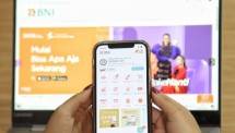 Ilustrasi seorang menggunakan M Banking BNI 