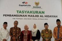  PT Capital Life Syariah menyalurkan zakat perusahaan sebesar Rp538.615.263 melalui Badan Amil Zakat Nasional (BAZNAS). 