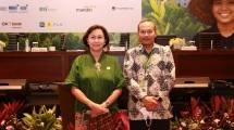 Ketua Umum APKI Liana Bratasida bersama Ketua Dewan Pengawas APKI Ngakam Timur Antara