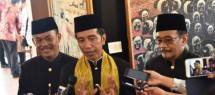 Presiden Jokowi hadir di acara Lebaran Betawi X, yang diselenggarakan di Pusat Perkampungan Budaya Betawi, di Setu Babakan Minggu (30/7). (Foto: Humas/Rahmat)