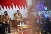 Presiden Jokowi didampingi Seskab Pramono Anung pada Peresmian Pembukaan Rakornas Transformasi Digital dan Pendataan Lengkap Koperasi dan UMKM Tahun 2022, Senin (28/03/2022), secara virtual dari Istana Negara, Jakarta. (Foto: Humas Setkab/Rahmat)ns 