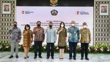 Bank Mandiri bersama dengan Bank BJB dan Bank Sulselbar menegaskan komitmennya untuk mendorong percepatan hilirisasi mineral dalam negeri. 