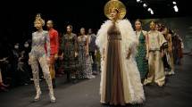 Hian Tjen x Make Over Melenggang di Panggung Mode Dunia Arab Fashion Week 2022/2023