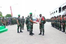 Pangdam VI Mulawarman Sambut Kepulangan Prajurit Satgas Pamtas Mobile Yonif Raider 613/Raja Alam 
