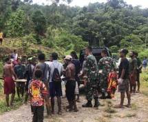 Satgas Yonif 126 KC Bantu Proses Pemakaman Jenazah Warga Perbatasan Papua