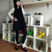 Artis Ita Purnamasari mengoleksi sepatu Suteki