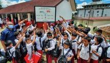 IFG Beri Bantuan 200 Paket Pendidikan di Desa Malasari Bogor Jelang HUT 49