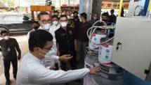 Direktur SDM Pertamina di Kota Batam, Kepulauan Riau, Rabu (13/4/2022). Erry menyaksikan langsung penyaluran jaringan gas bumi perdana