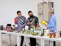 Ketua Umum Badan Pengurus Pusat (BPP) HIPMI Mardani H. Maming (Batik Biru) 