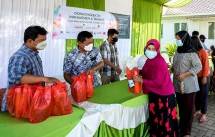 Griya Idola Industrial Park Berikan Bantuan Sembako dan Minyak Goreng