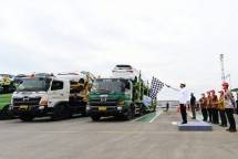 Presiden Jokowi pada pelepasan ekspor Fortuner perdana ke Australia, di Karawang, Jawa Barat, Selasa (15/02/2022). (Foto: Muchlis Jr) 