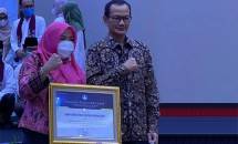 Universitas Nusa Mandiri Raih Penghargaan Perguruan Tinggi dengan Pelaporan PDDIKTI 100%